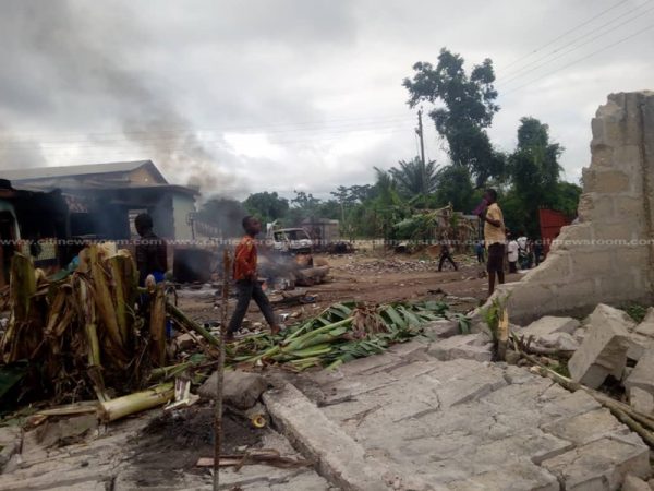 ABURA-DUNKWA-YOUTH-ON-RAMPAGE-SET-HOUSE-ON-FIRE-IN-RETALIATION-TO-MURDER-3